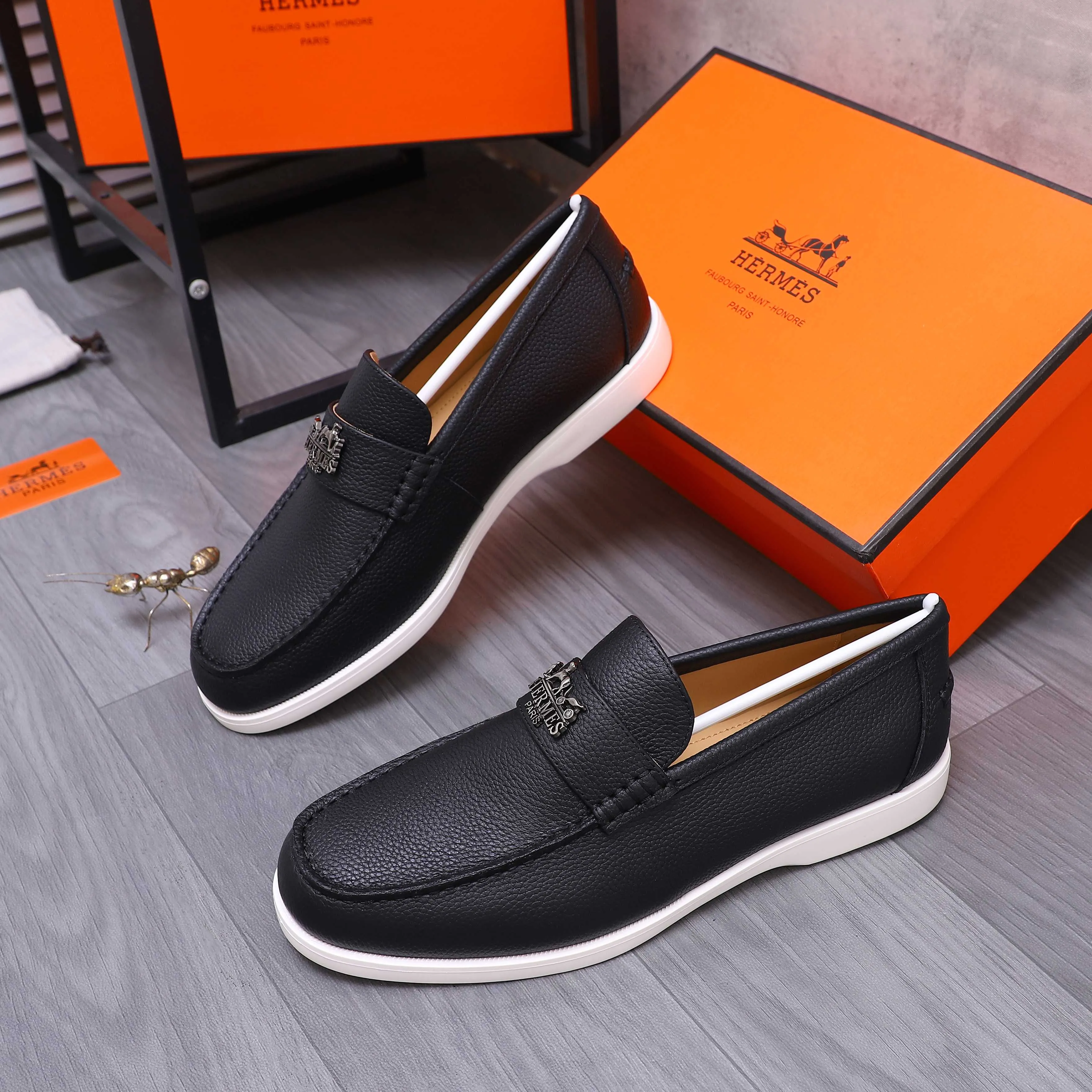 Men's shoes 💰p560 Product trademark: HERMES "Hermes" casual slip-on men's shoes. Regular size: 38-46 (45.46 is custom-made and non-returnable) Product materials: Selected pebbled cowhide upper, cowhide lining, original foam rubber ultra-light sole